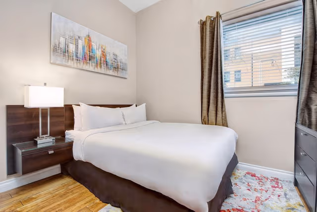 Suite, 1 Queen Bed, Kitchenette