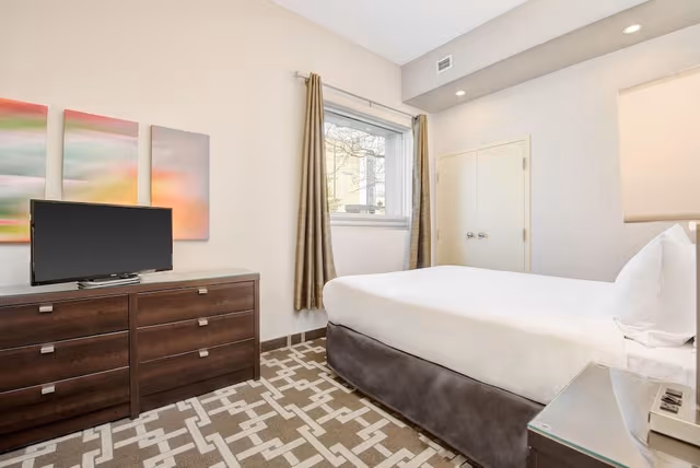 1 Bedroom Suite, 1 Queen Bed with Sofabed