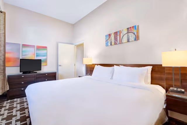 Suite, 1 King Bed with Sofa bed, Kitchenette