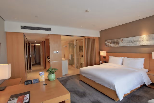 Deluxe Queen Room