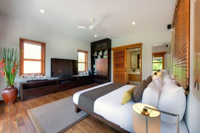 4 Bedrooms Private Pool Villa