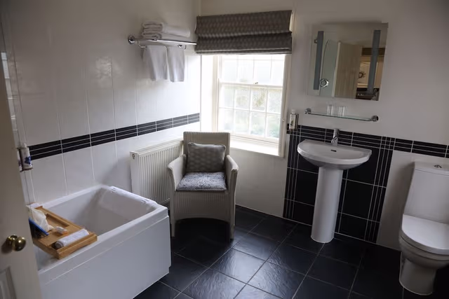 Comfort Studio Suite, 1 King Bed, Garden Area