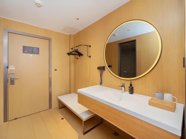 Z--Superior Queen Room