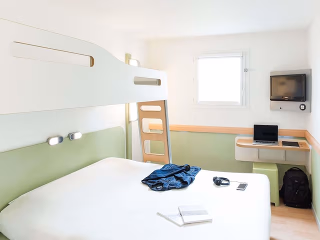 Triple Room, Multiple Beds
