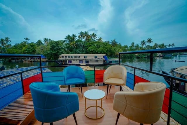 9 Bedroom Suite