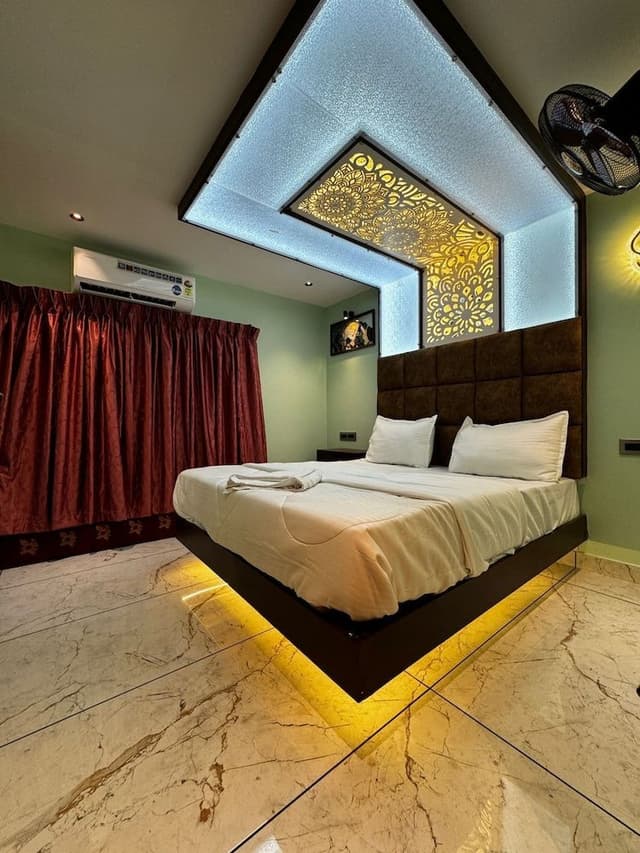 9 Bedroom Suite