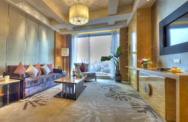 Deluxe Suite