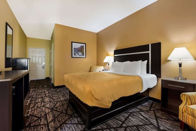 1 Queen Bed, Nonsmoking, Accessible