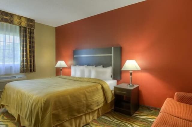 1 Queen Bed, Nonsmoking, Accessible