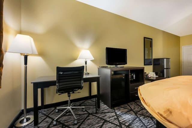 1 Queen Bed, Nonsmoking, Accessible