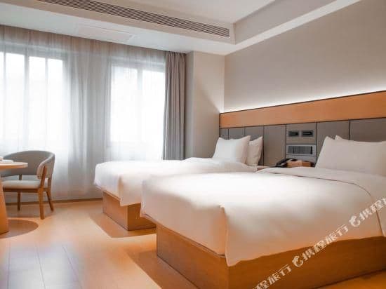 Memory Foam Twin Room