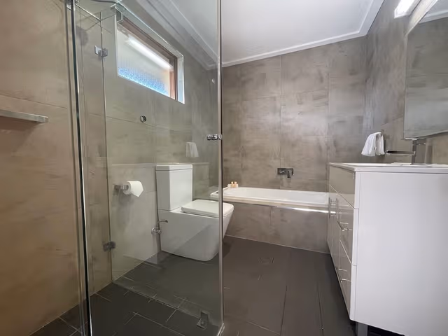 Deluxe Room, Jetted Tub