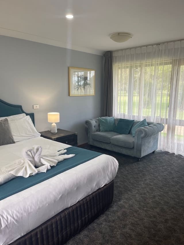 Deluxe Room, Jetted Tub