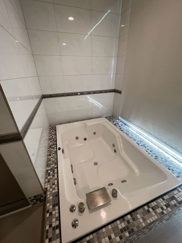 Signature Double Room (Garage)