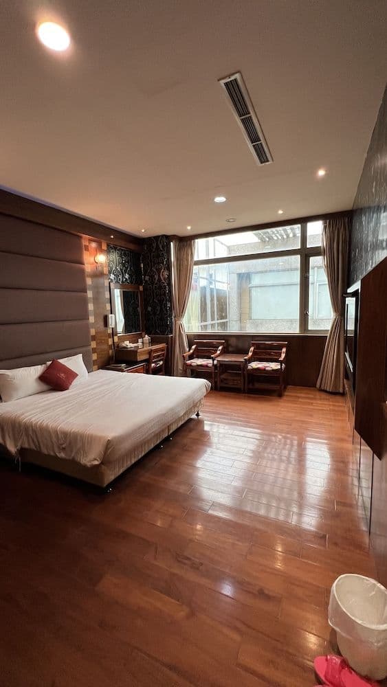 Signature Double Room (Garage)
