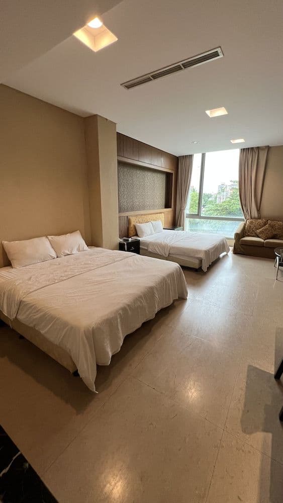Business Quadruple Room (No garage)
