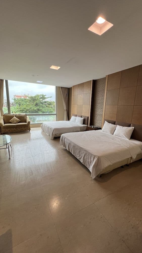 Business Quadruple Room (No garage)