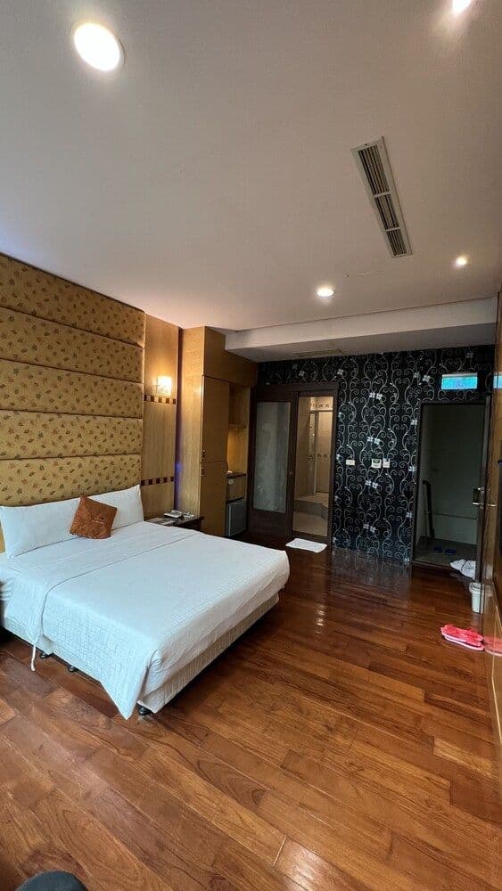 Signature Double Room (Garage)