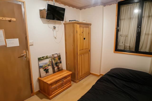 Classic Double Room, Ensuite, Mountain View