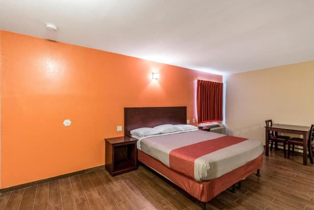 1 Full Bed | Mob Acc RI Shwr Nsmk Micfridge