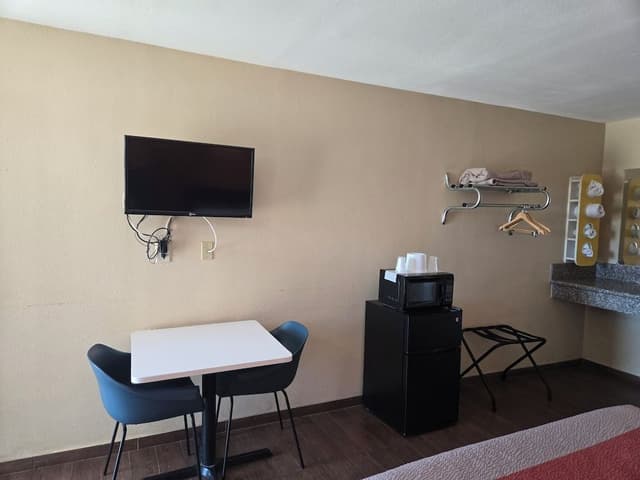 Deluxe Room, 1 King Bed, Non Smoking, Refrigerator & Microwave