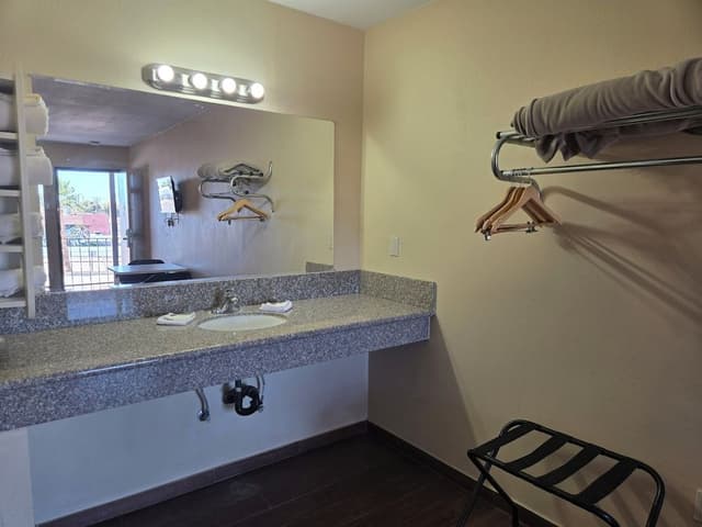 Deluxe Room, 1 King Bed, Non Smoking, Refrigerator & Microwave