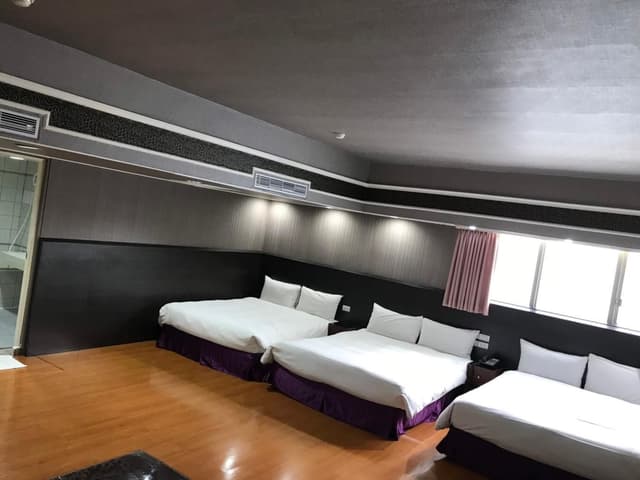 Deluxe Family Room with Window