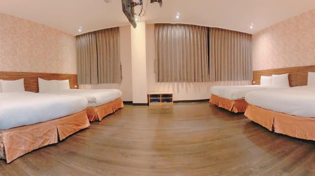 Family Room for 8 People