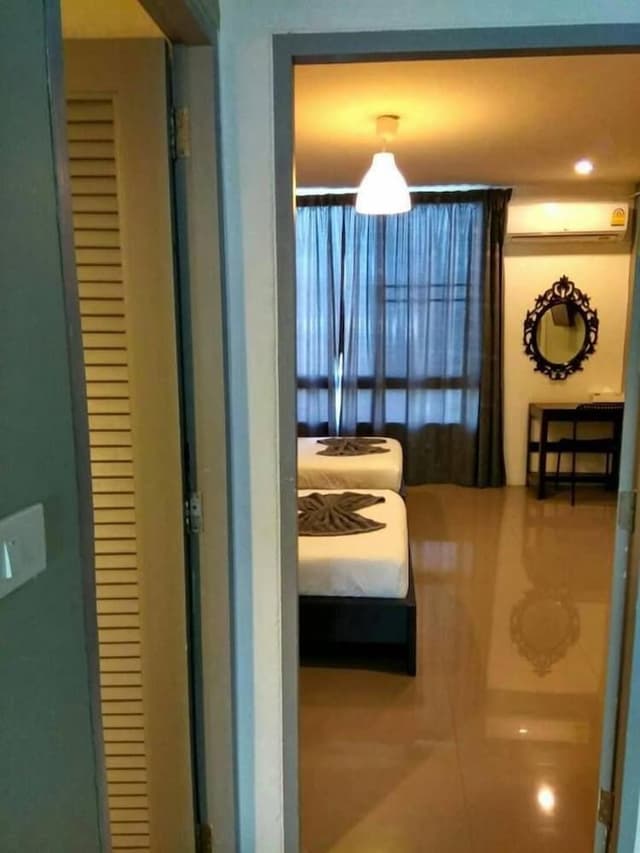 Twin Room, Shared Bathroom