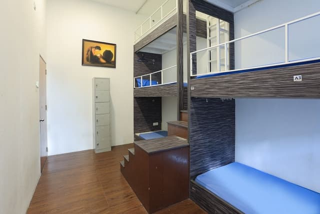 Shared Dormitory, Women only