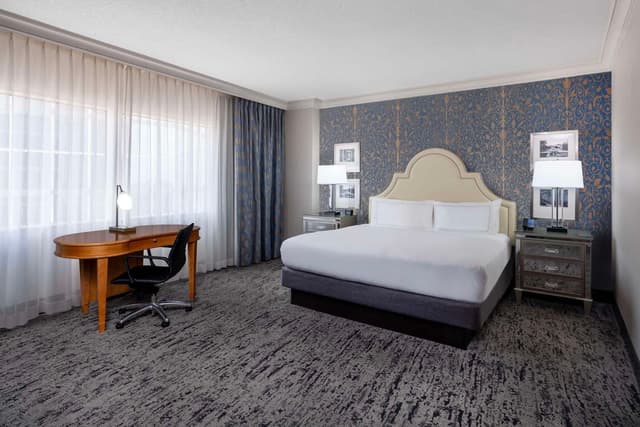 1 KING BED DELUXE ROOM