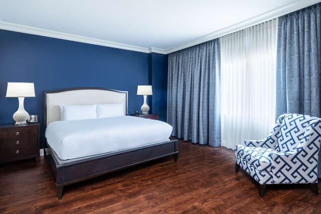 1 KING/ 2 DBLS 2 BEDROOM PRESIDENTIAL SUITE