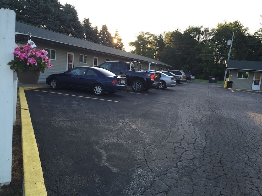 Relax Inn - Saginaw0