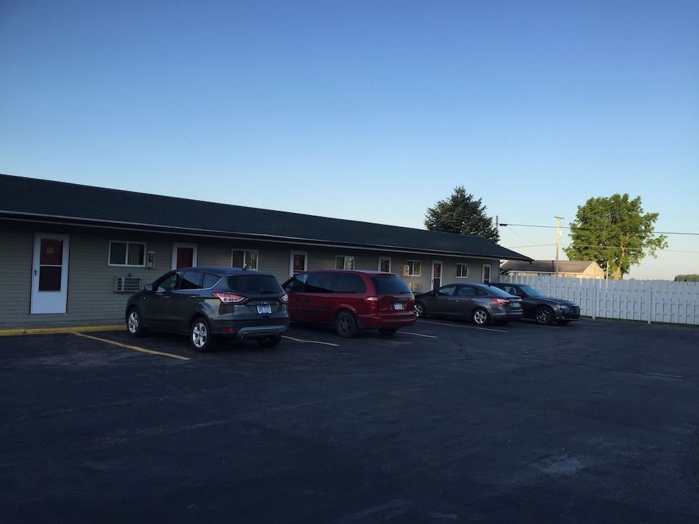 Relax Inn - Saginaw1