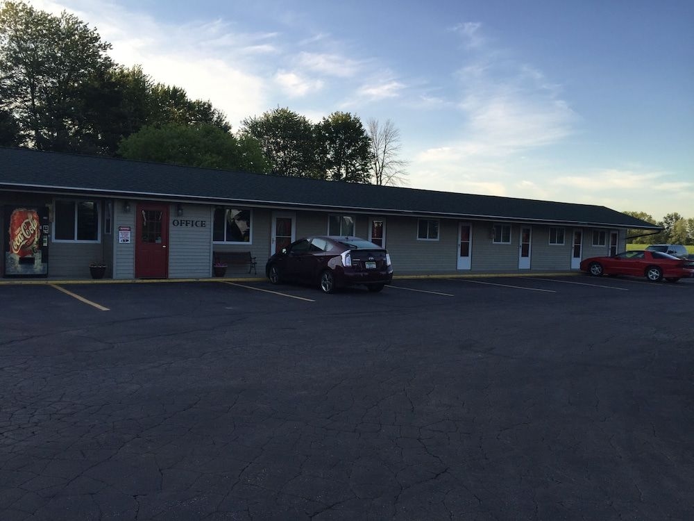 Relax Inn - Saginaw2