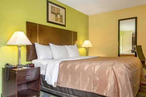 1 King Bed, Nonsmoking