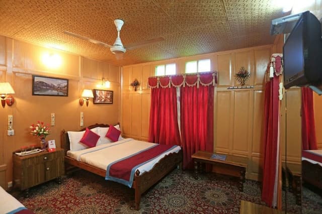 Luxury Triple Room, Non Smoking, Mountain View