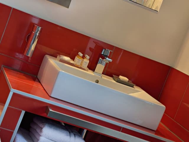 Double Room, Ensuite ( Invitation à l'aventure )