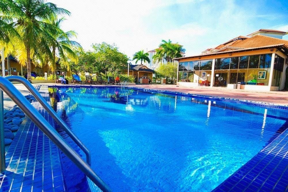 รุมเบียรีสอร์ท วิลล่า ปากาตรังกานู (Rumbia Resort Villa Paka Terengganu)0