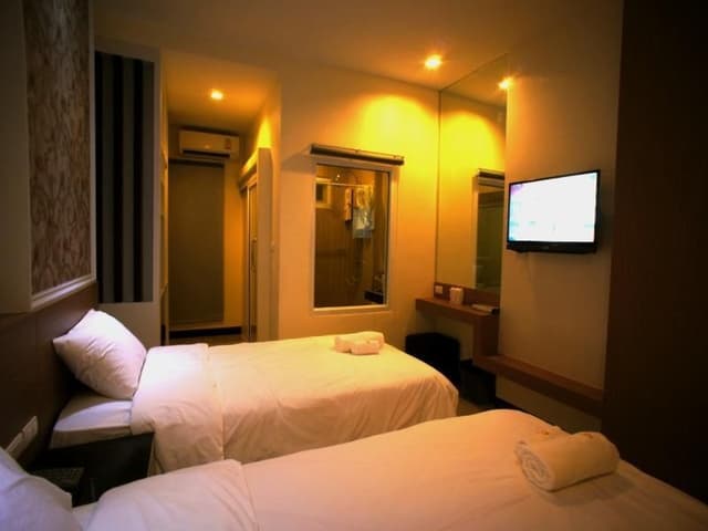 Deluxe Twin Bed