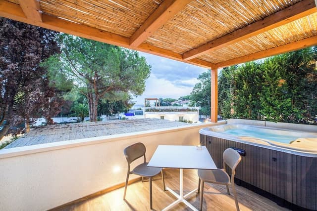 Deluxe Double Room - Jacuzzi, Sea View