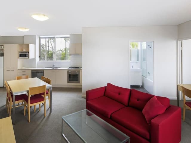 Three Bedroom Apartment, Three King Beds