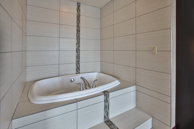 Suite, 1 King Bed, Jetted Tub