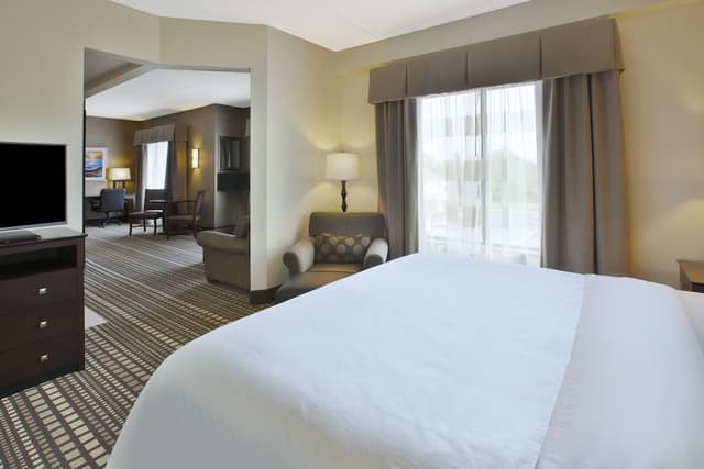 Suite, 1 King Bed, Jetted Tub