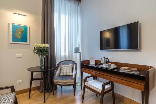 Suite, City View