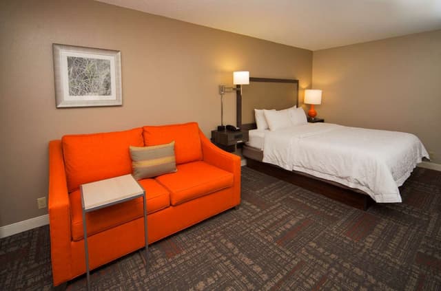 1 KING BED STUDY WITH SOFABED NONSMOKING