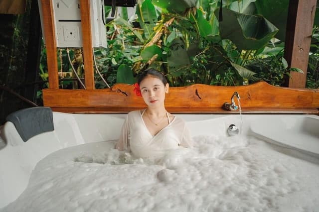 Grand Jacuzzi Tent