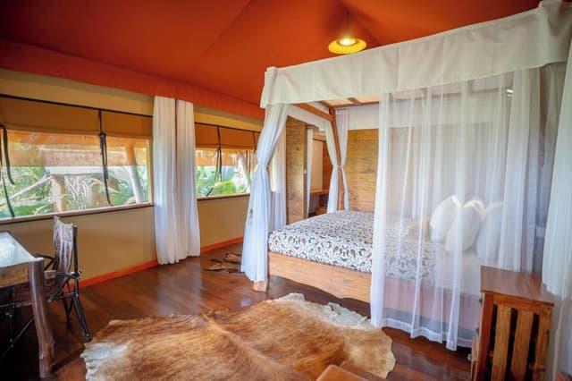 Grand Deluxe Tent