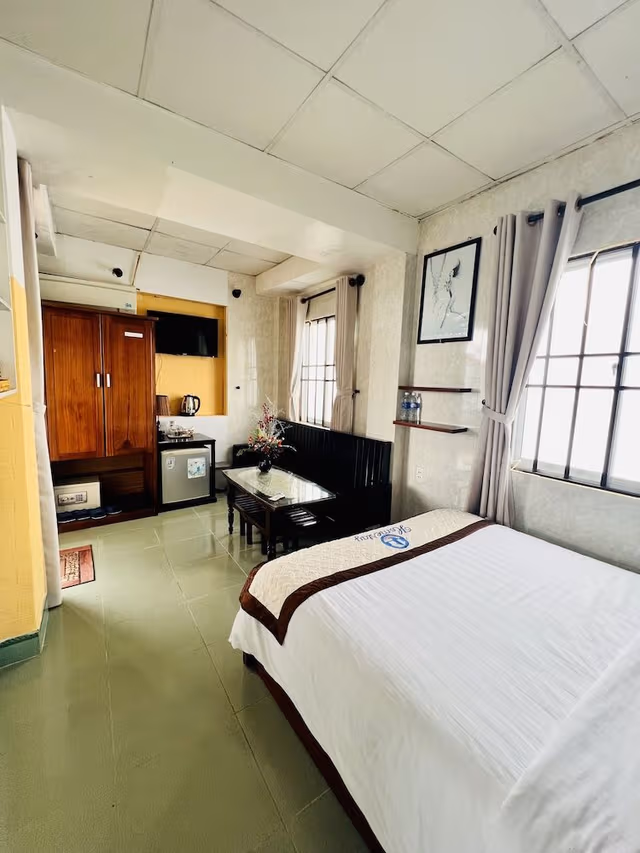 Basic Double Room, Shared Bathroom