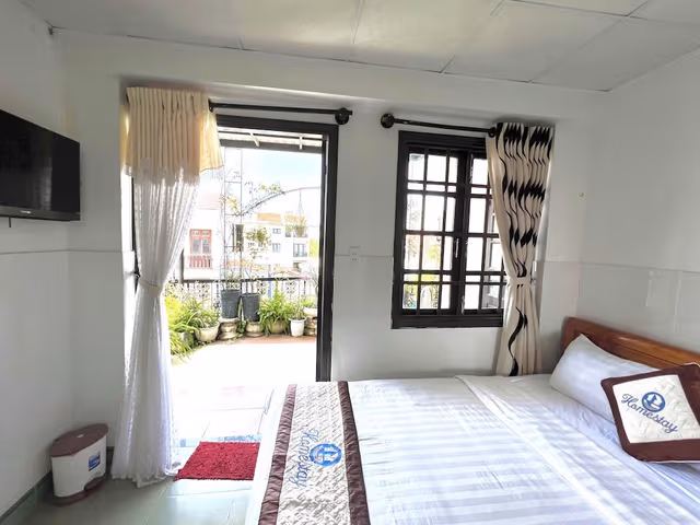 Basic Double Room, Shared Bathroom